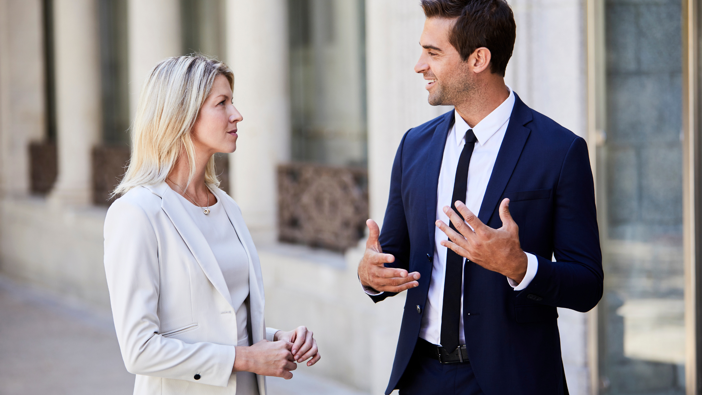 A paralegal communicates with an attorney outdoors and uses the 7 c's of paralegal communication.